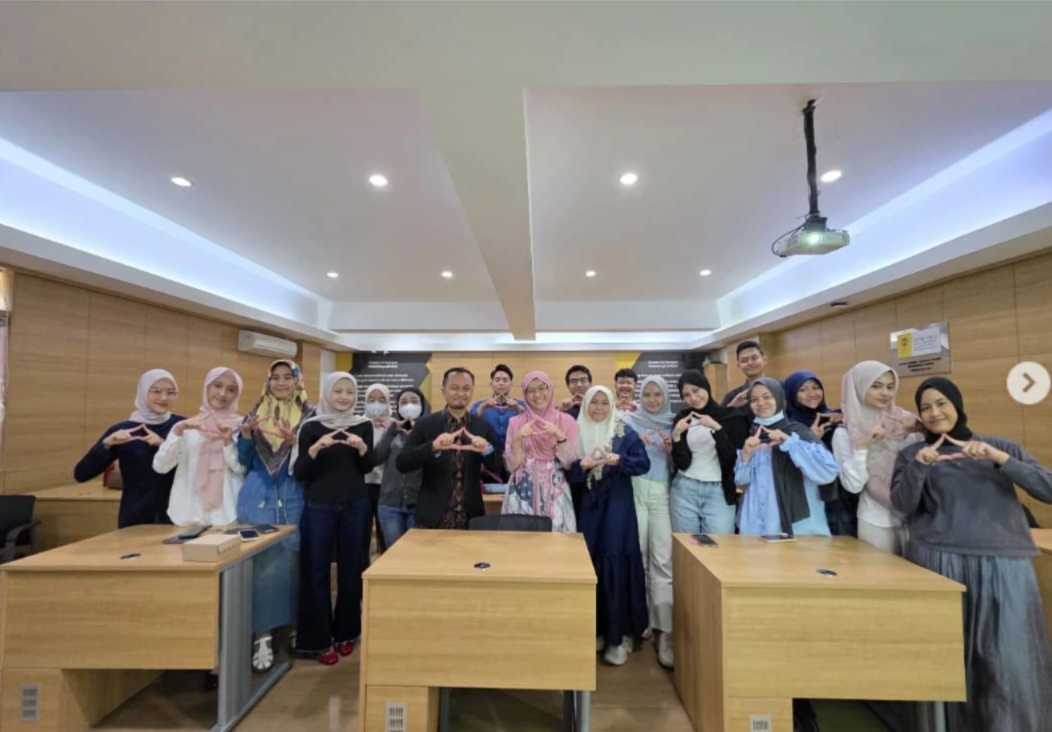 Menggagas Inovasi ZISWAF dan Wakaf Produktif: Kolaborasi BMT dan Kampus dalam Kuliah Tamu FEB UI